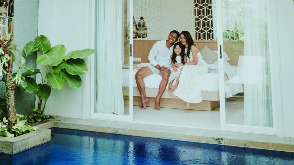 Ola At Pecatu Uluwatu